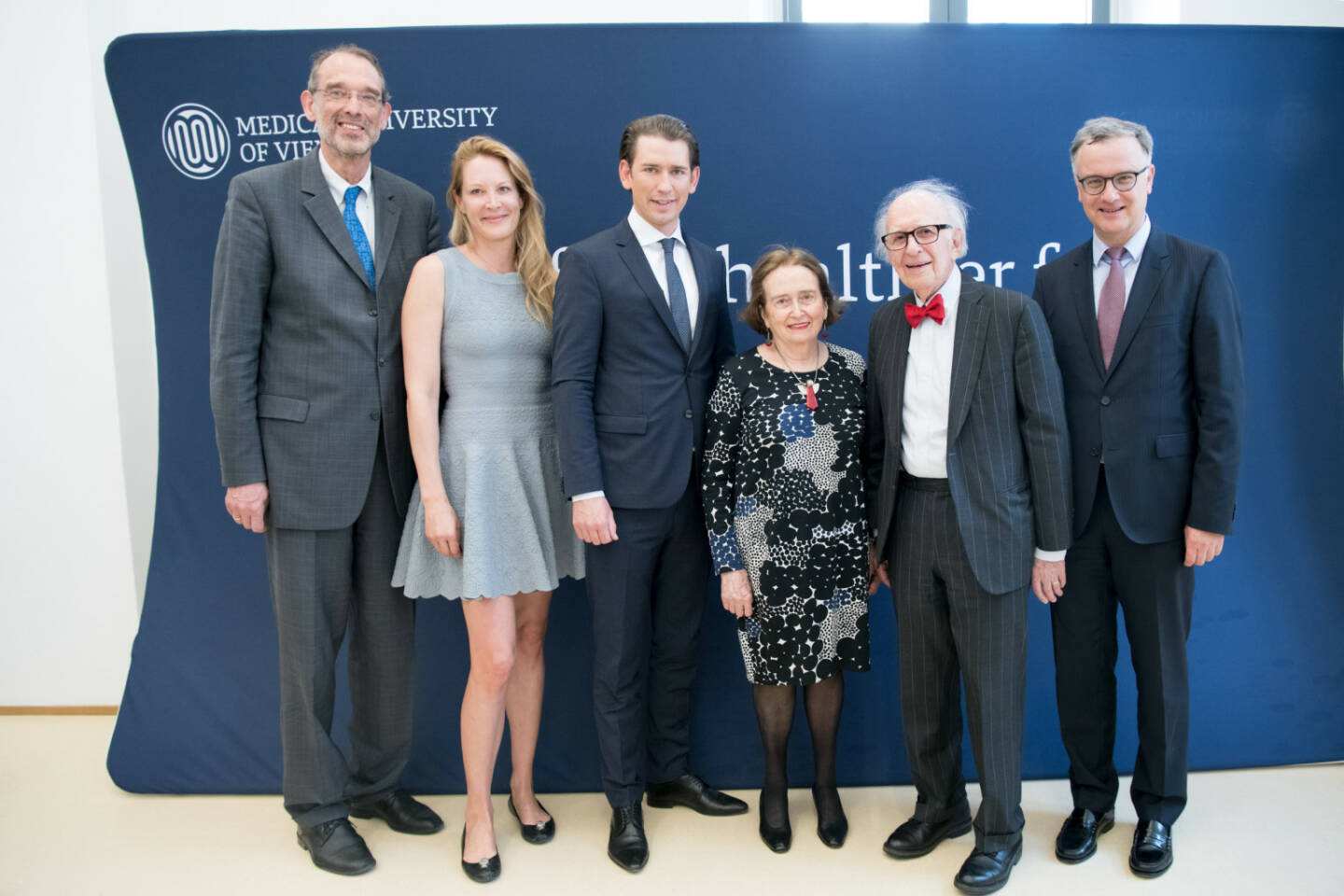 Medizinische Universität Wien: Eric Kandel erhält Ehrendoktorat der MedUni Wien; (v. li.:): Heinz Faßmann (Wissenschaftsminister), Eva Dichand (Unirätin der MedUni Wien), Bundeskanzler Sebastian Kurz, Denise und Eric Kandel, MedUni Wien-Rektor Markus Müller. Fotocredit:MedUni Wien/Hörmandinger