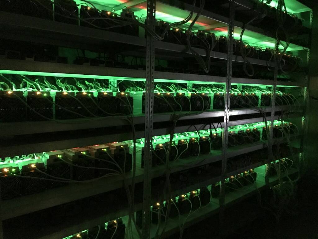 coin factory GmbH:Coin Factory setzt als Miner von Crypto-Währungen auf umweltschonende Wasserkraft und bietet den Kunden All Inclusive Mining Packages zu transparenten Preisen; Bild: Rechenzentrum von coin factory, Fotocredit: coin factory GmbH, © Aussender (25.04.2018) 