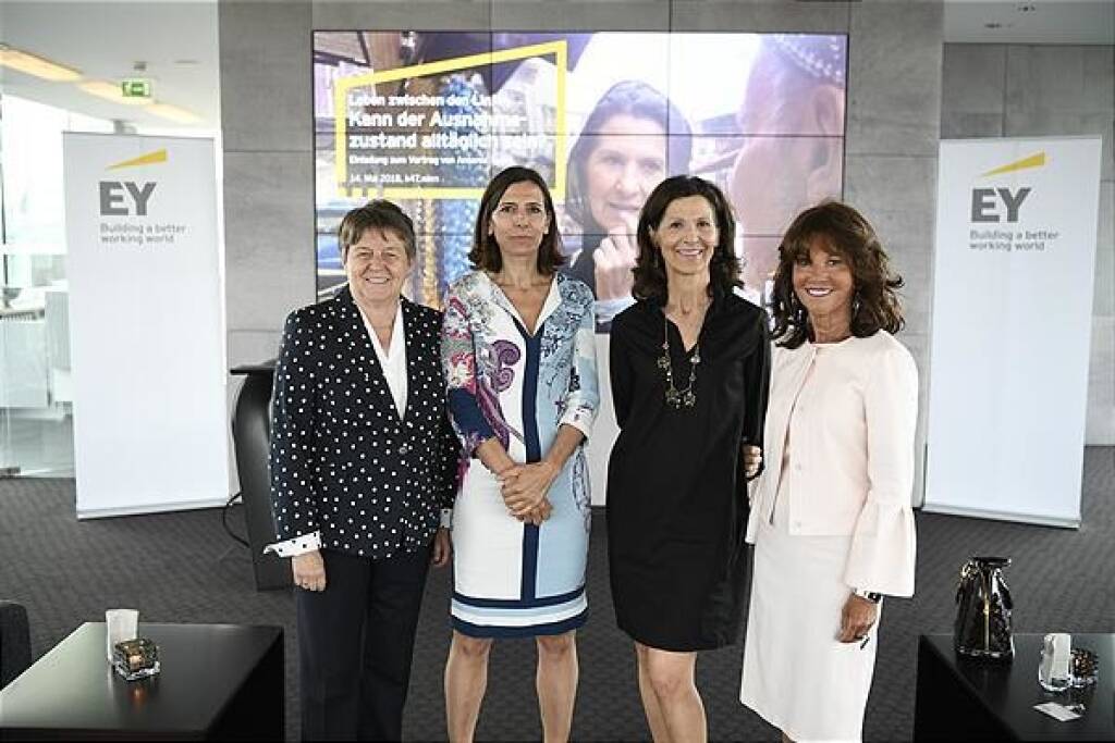 EY Women.Fast Forward
(v.l.n.r.): Brigitte Ederer (Aufsichtsrätin u.a. bei Boehringer Ingelheim und Infineon), Helen Pelzmann (Partnerin EY Law), Antonia Rados, Brigitte Bierlein (Präsidentin des Verfassungsgerichtshofs); Foto: EY (15.05.2018) 