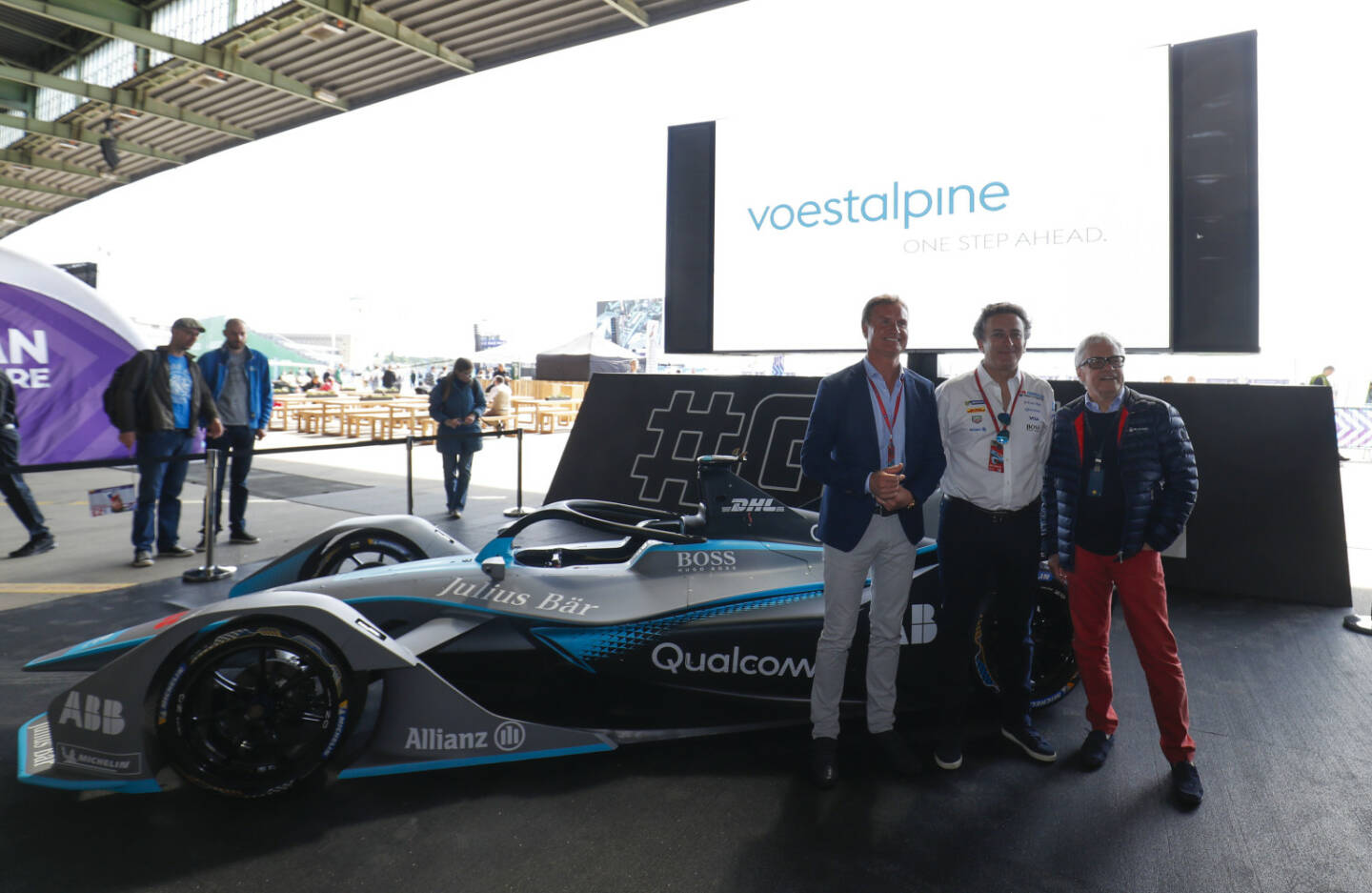 Die voestalpine ist in Berlin erstmals beim E-Prix vertreten. voestalpine-CEO Wolfgang Eder gab vor Ort einen ersten Ausblick auf die Aktivitäten rund um die „voestalpine European Saison 2019“: Die erste vollelektrische Rennserie wird dann auf ihren spektakulären Innenstadt-Kursen in Metropolen wie Paris, Berlin, Rom oder Monte Carlo unter dem Titel „voestalpine European Races“ durchstarten. Im Bild: David Coulthard; Alejandro Agag, Gründer und CEO der Formel E; Wolfgang Eder, CEO voestalpine AG; Fotocredit:Courtesy of Formula E