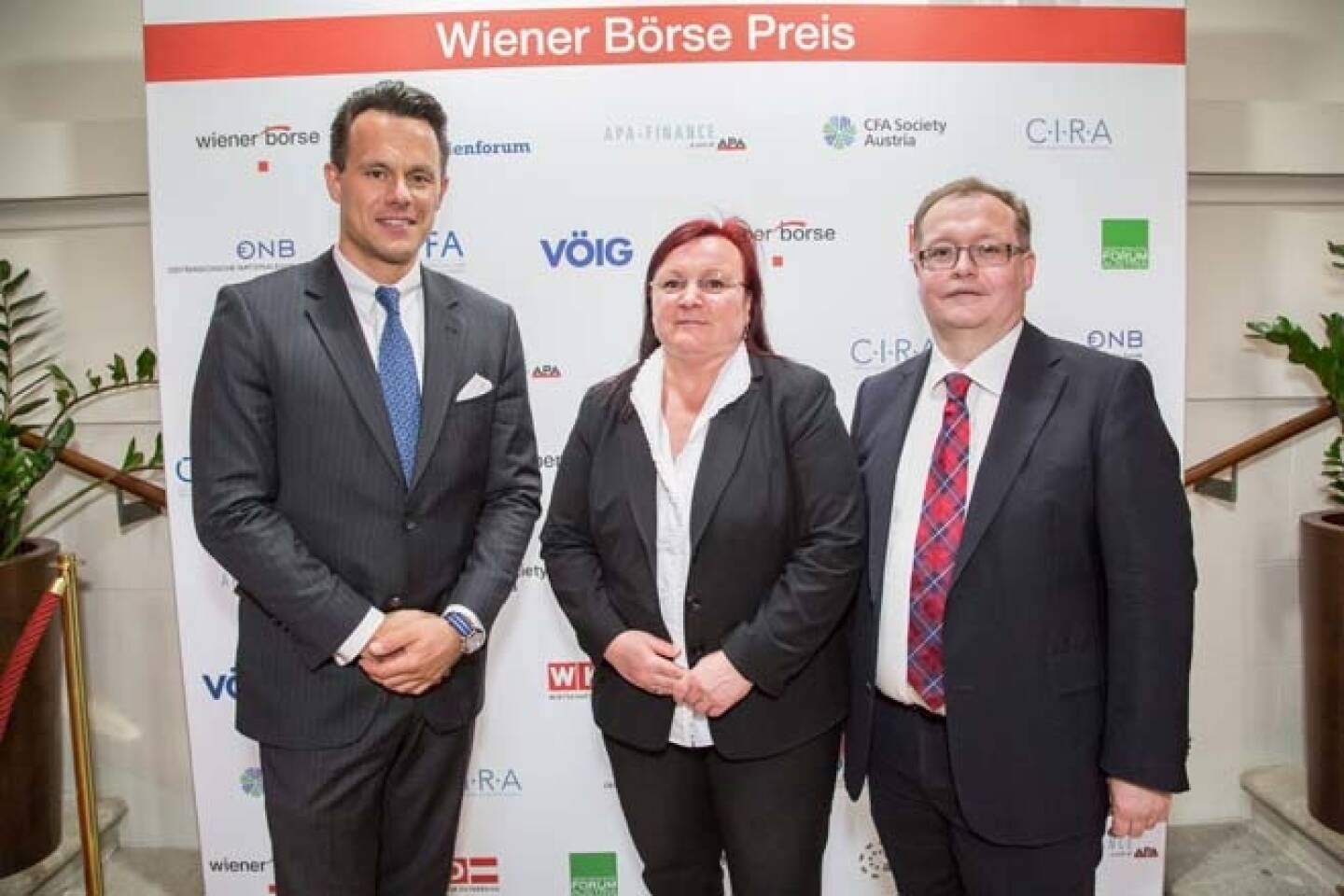 Wiener Börse-CEO Christoph Boschan mit Yvette und Gregor Rosinger (Rosinger Group); Credit: APA-Fotoservice