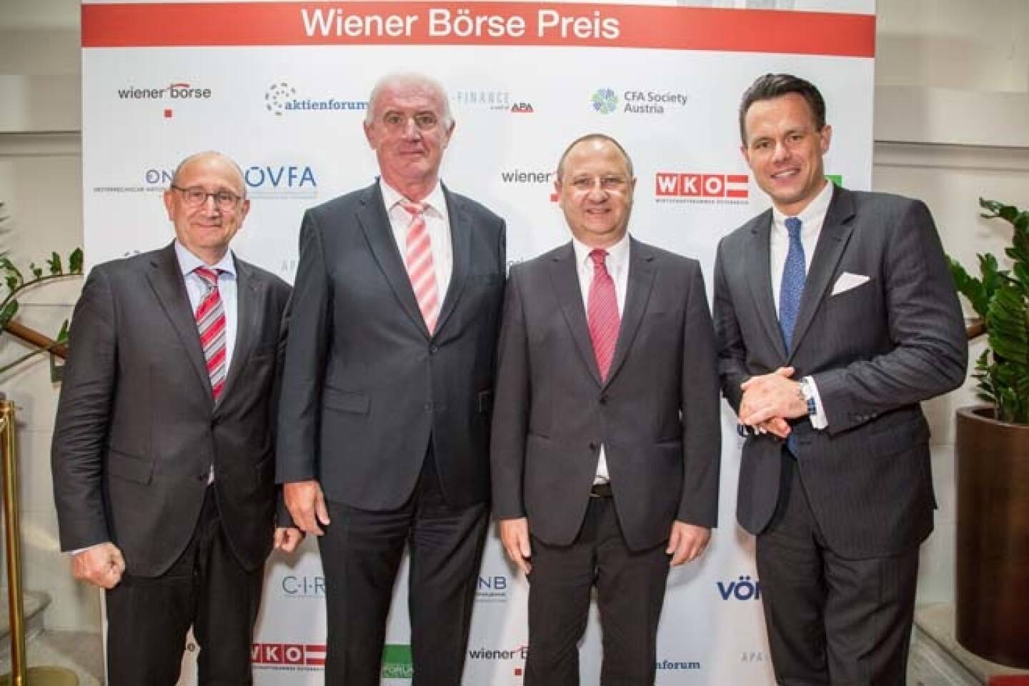 Wiener Börse-Vorstand Ludwig Nießen, Polytec-CEO Friedrich Huemer und sein IR-Mann Paul Rettenbacher, Börse-CEO Christoph Boschan; Credit: APA-Fotoservice