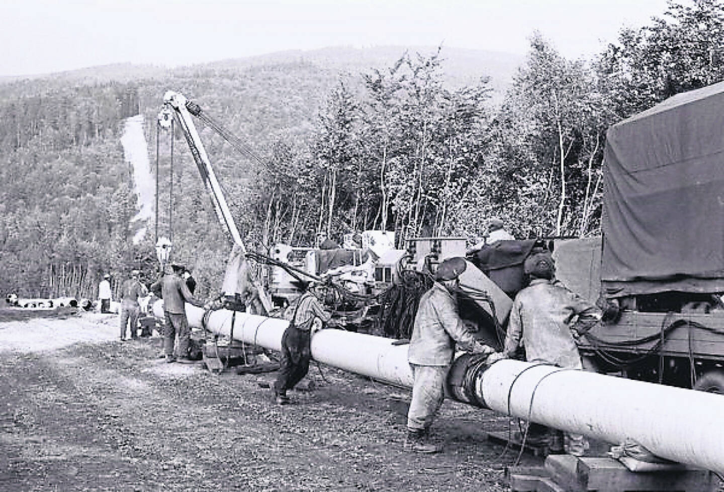 OMV Aktiengesellschaft: 50 Jahre verlässliche russische Gaslieferungen nach Österreich; Schwerarbeit beim Pipelinebau am Beispiel einer Erdgasrohrverlegung auf österreichischem Boden. Fotocredit:OMV