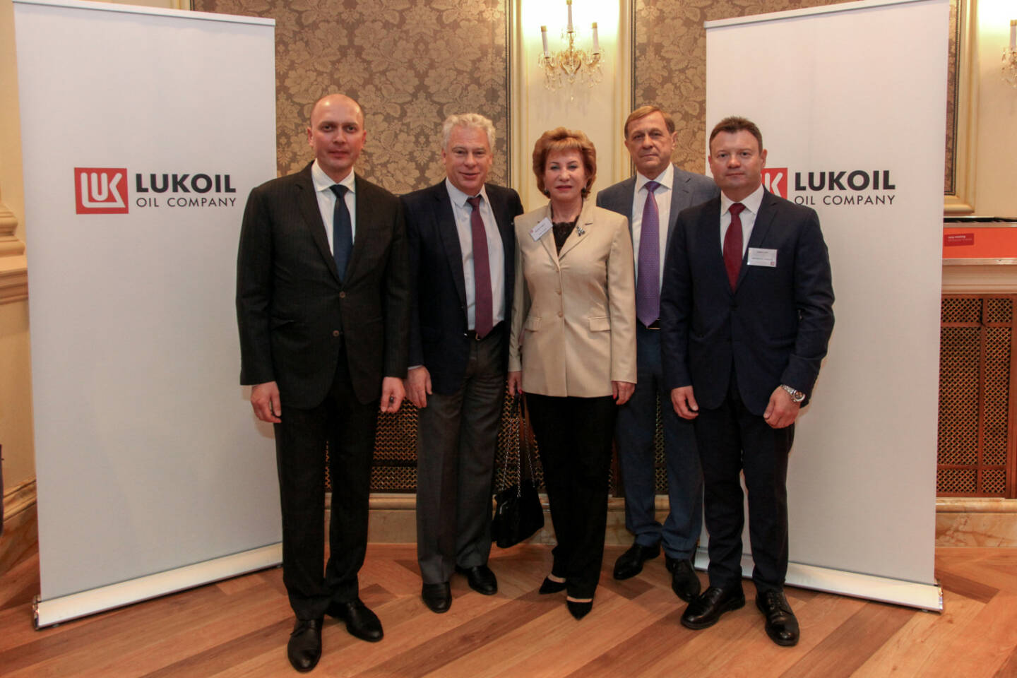 LUKOIL INTERNATIONAL GmbH: Hochkarätige LUKOIL Steuerkonferenz erneut in Wien;  im Bild: Teilnehmer der LUKOIL Steuerkonferenz in Wien mit Alexander Matytsyn, CEO LUKOIL INTERNATIONAL GmbH Österreich (2. v.l.); Fotocredit: Pawel Gruszkiewicz