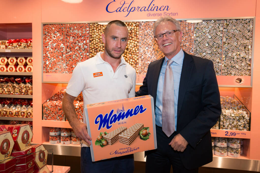 Manner eröffnet  in WIEN MITTE The Mall den zehnten Manner Shops. Steffen Hofmann und Manner Vorstand Mag. Albin Hahn bei der Shop Eröffnung; Fotocredit: Moni Fellner, © Aussender (08.06.2018) 