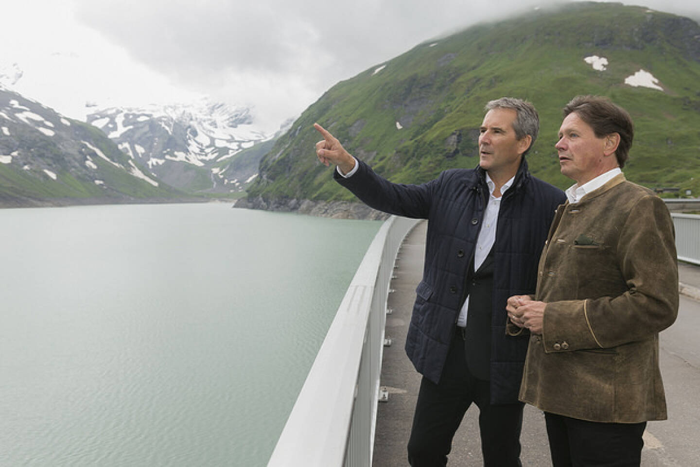 Finanzminister Hartwig Löger mit Verbund-Chef Anzengruber in Kaprun (c) BMF/Loebell