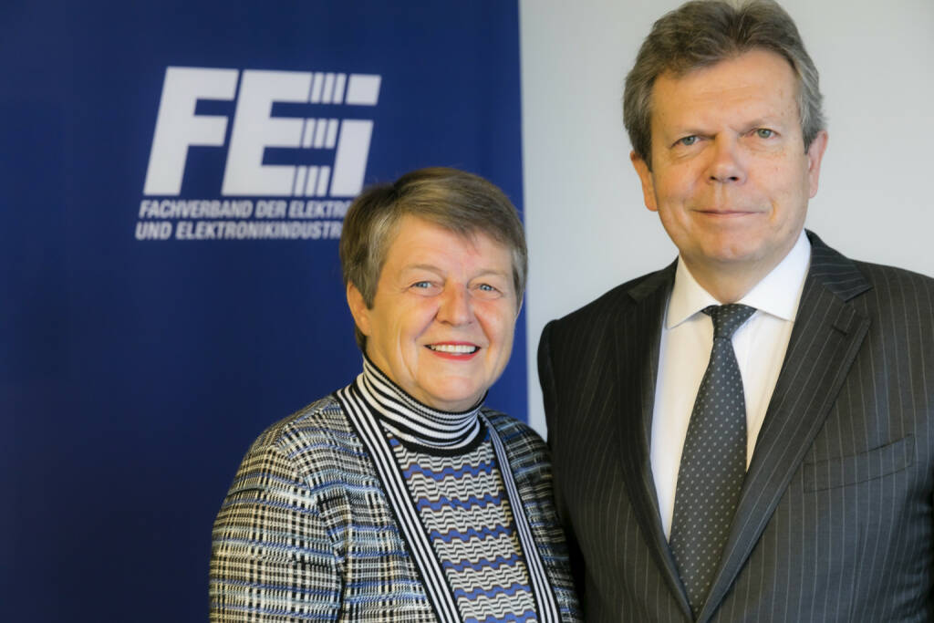 FEEI - Fachverband der Elektro- und Elektronikindustrie: Europäische Industriepolitik: FEEI fordert vereinte Kräfte; Im Bild: Mag. Brigitte Ederer, Präsidentin des FEEI und Dr. Lothar Roitner, Geschäftsführer des FEEI; Fotocredit: FEEI/APA-Fotoservice/Reither, © Aussender (29.06.2018) 