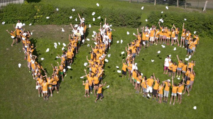 nsgesamt vier Feriencamps boten rund 500 Kindern von VIG-Mitarbeitern aus Zentral- und Osteuropa, darunter unter anderem Kinder aus der Ukraine, Polen, Rumänien, Georgien, Ungarn, Slowakei oder Lettland, unvergessliche 14 Tage: das „City Camp“ in Wien-Strebersdorf, das „Country Camp“ in Wagrain in Salzburg, das „Mountain Camp“ in Bad Goisern in Oberösterreich und das „Lake Camp“ in Seeboden in Kärnten. Bild: Wiener Städtische Versicherungsverein