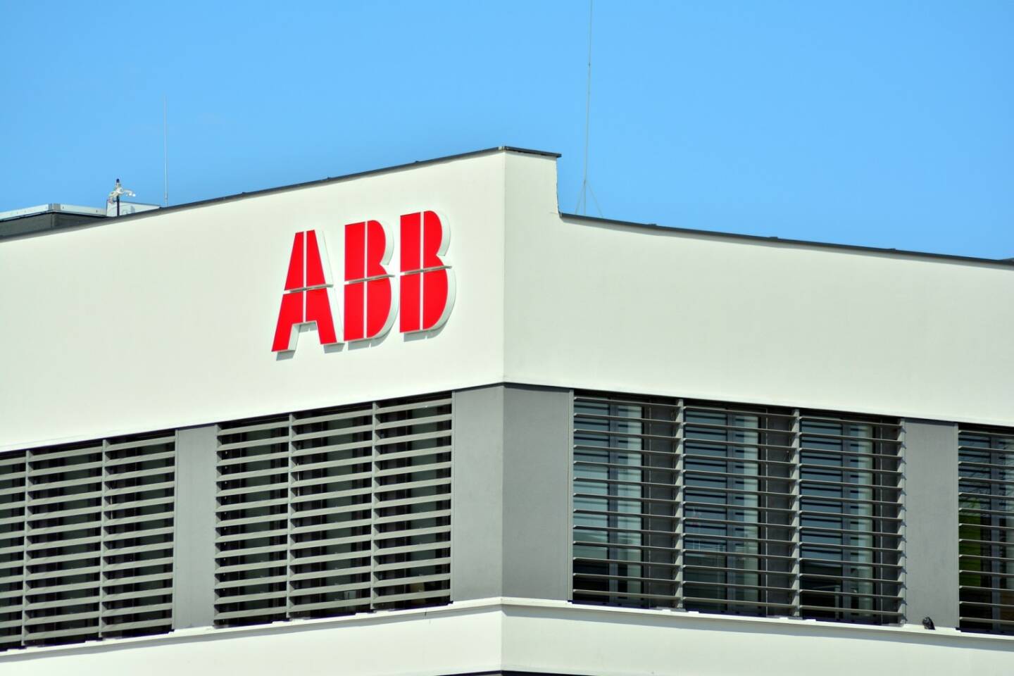 ABB - Logo, https://de.depositphotos.com/188285274/stock-photo-warsaw-poland-march-2018-sign.html