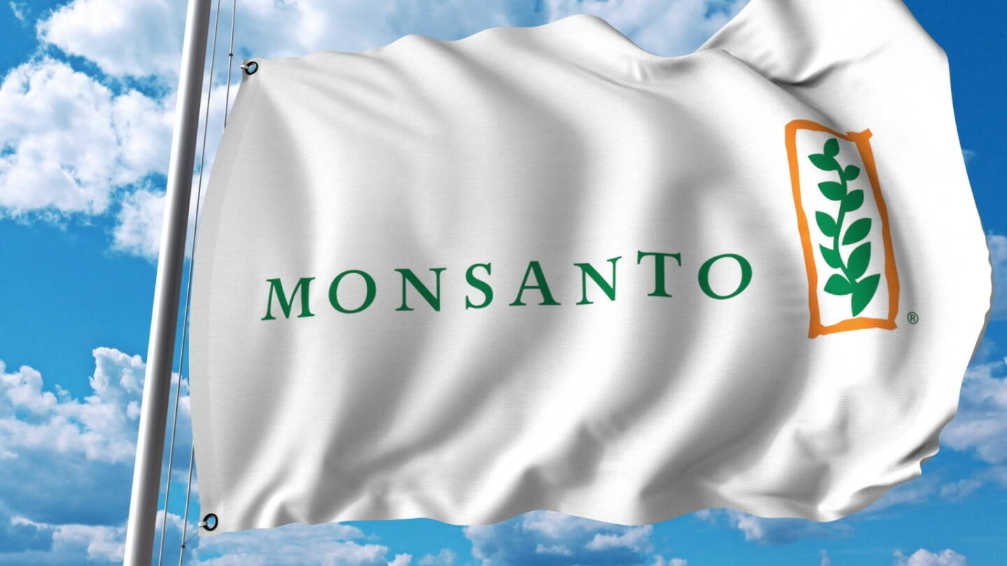 Monsanto, Flagge, Logo - https://de.depositphotos.com/162506814/stock-photo-waving-flag-with-monsanto-logo.html