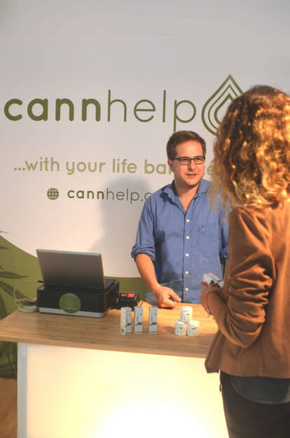 Cannabis - Biotech Start-Up Cannhelp bringt neue CBD Produkte in die Apotheke: wasserlösliches CBD und CBD als Kapsel. Biotech Start-Up Cannhelp bringt neue CBD Produkte in die Apotheke: wasserlösliches CBD und CBD als Kapsel, cannhelp Shop in der Stuwerstraße 23, 1020 Wien; Fotocredit: cannhelp (05.09.2018) 