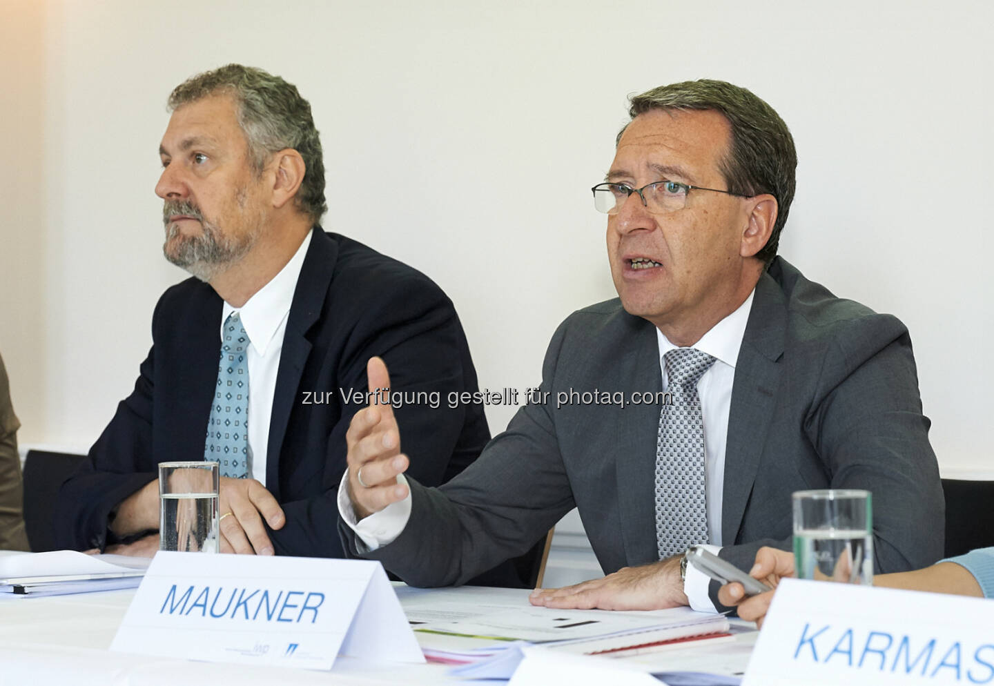 Am Podium: Aslan Milla, KWT, und Helmut Maukner, iwp