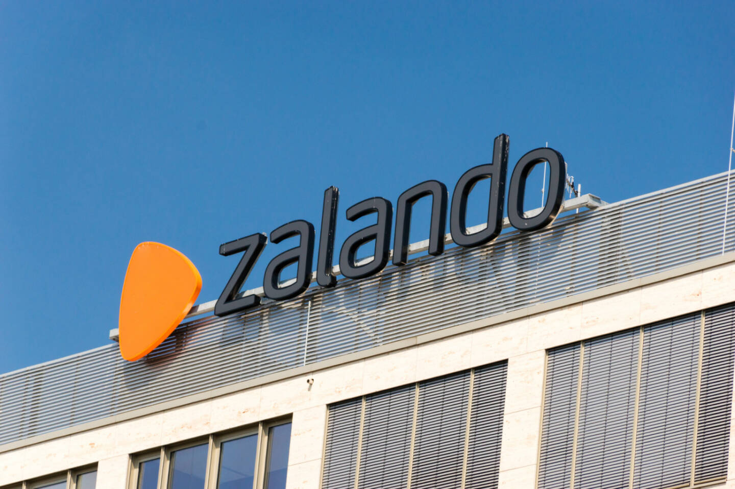 Zalando - https://de.depositphotos.com/210932020/stock-photo-berlin-germany-august-2018-logo.html