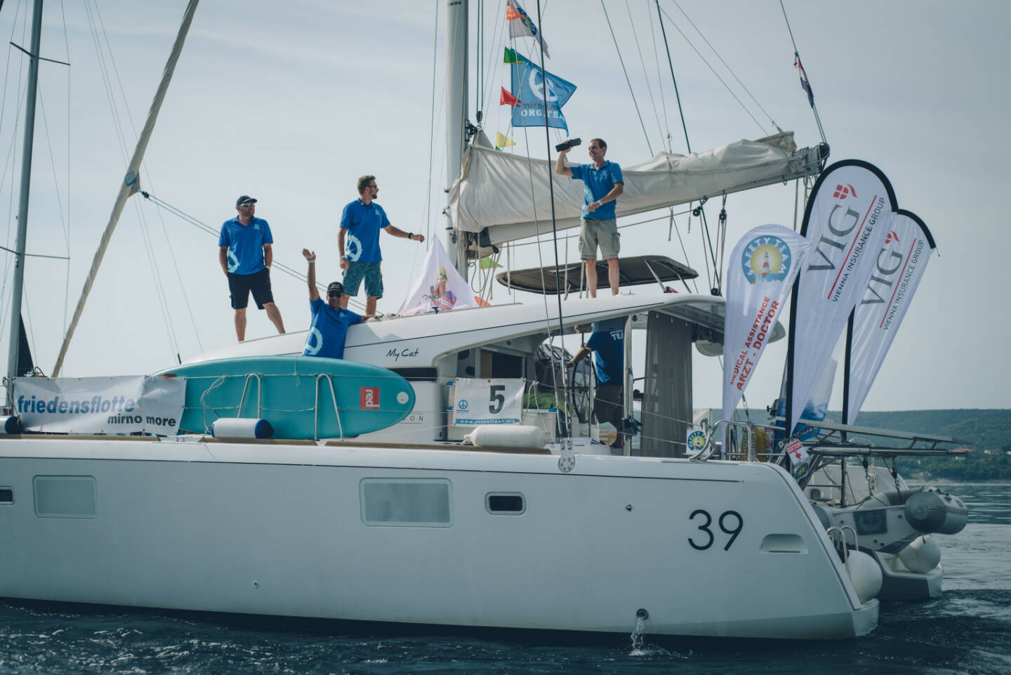 Die Friedensflotte Mirno More, das weltweit größte Friedens-Segelprojekt für sozial und wirtschaftlich benachteiligte Kinder und Jugendliche, fand zwischen 15. und 22. September im Raum Split statt. Die Vienna Insurance Group (VIG) übernahm erneut eine Schiffspatenschaft der Friedensflotte Mirno More. Credit: Mirno More