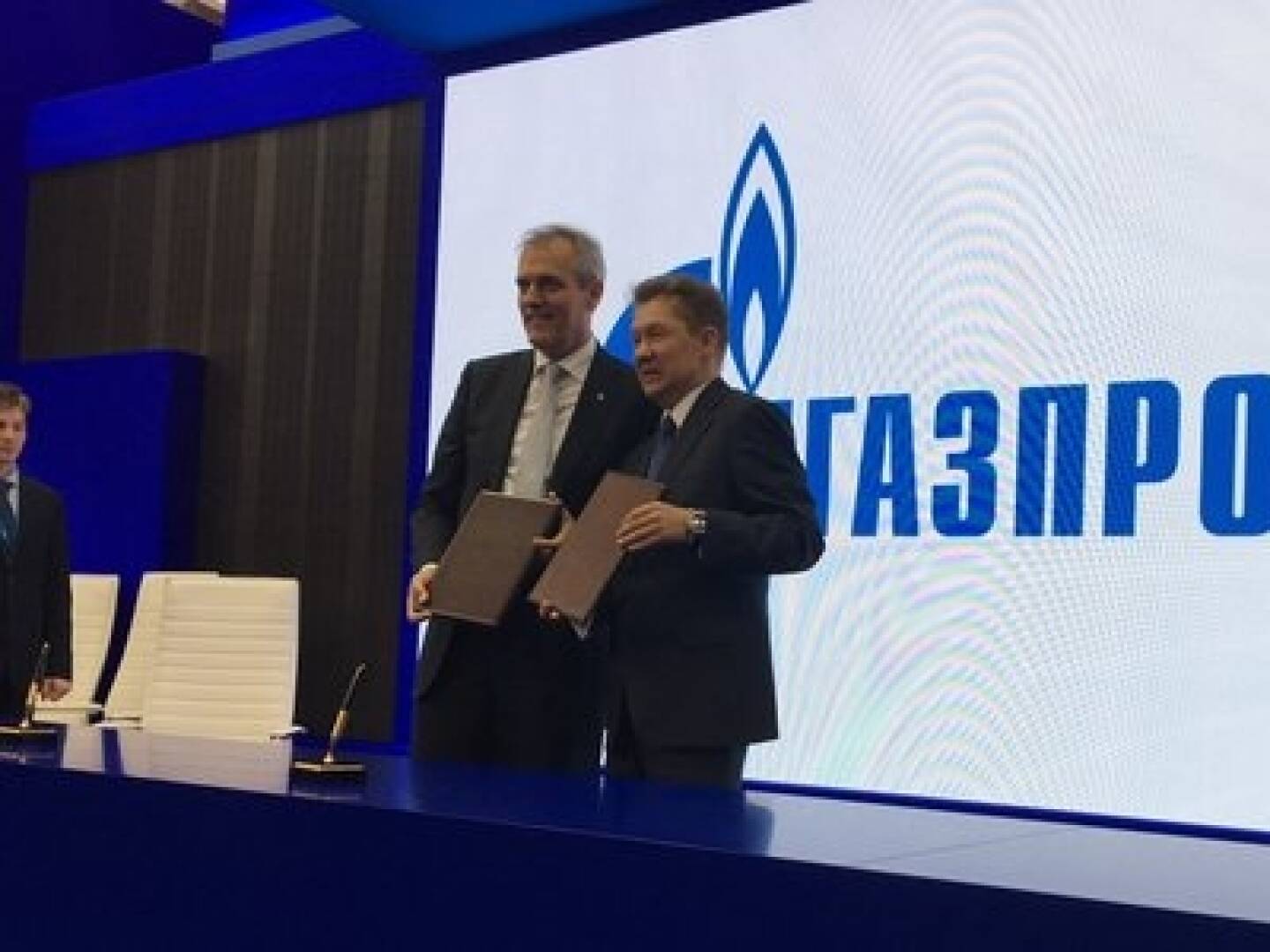 Gazprom und OMV unterzeichneten eine Absichtserklärung zur strategischen Kooperation; OMV CEO Rainer Seele & Gazprom CEO Alexey Miller © OMV