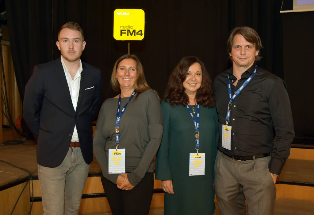 FM4-Futuretalk im ORF RadioKulturhaus feierte Premiere. Der deutsche Zukunftsforscher Tristan Horx  erklärte, wie Radio auch in Zukunft die Herzen der Hörer erobert und damit noch attraktiver für Werbetreibende wird. Im Bild: Tristan Horx, Petra Silbermair (ORF), ORF-Radiodirektorin Monika Eigensperger, ORF-Enterprise-CEO Oliver Böhm, Credit:  © leisure communications/Christian Jobst (17.10.2018) 