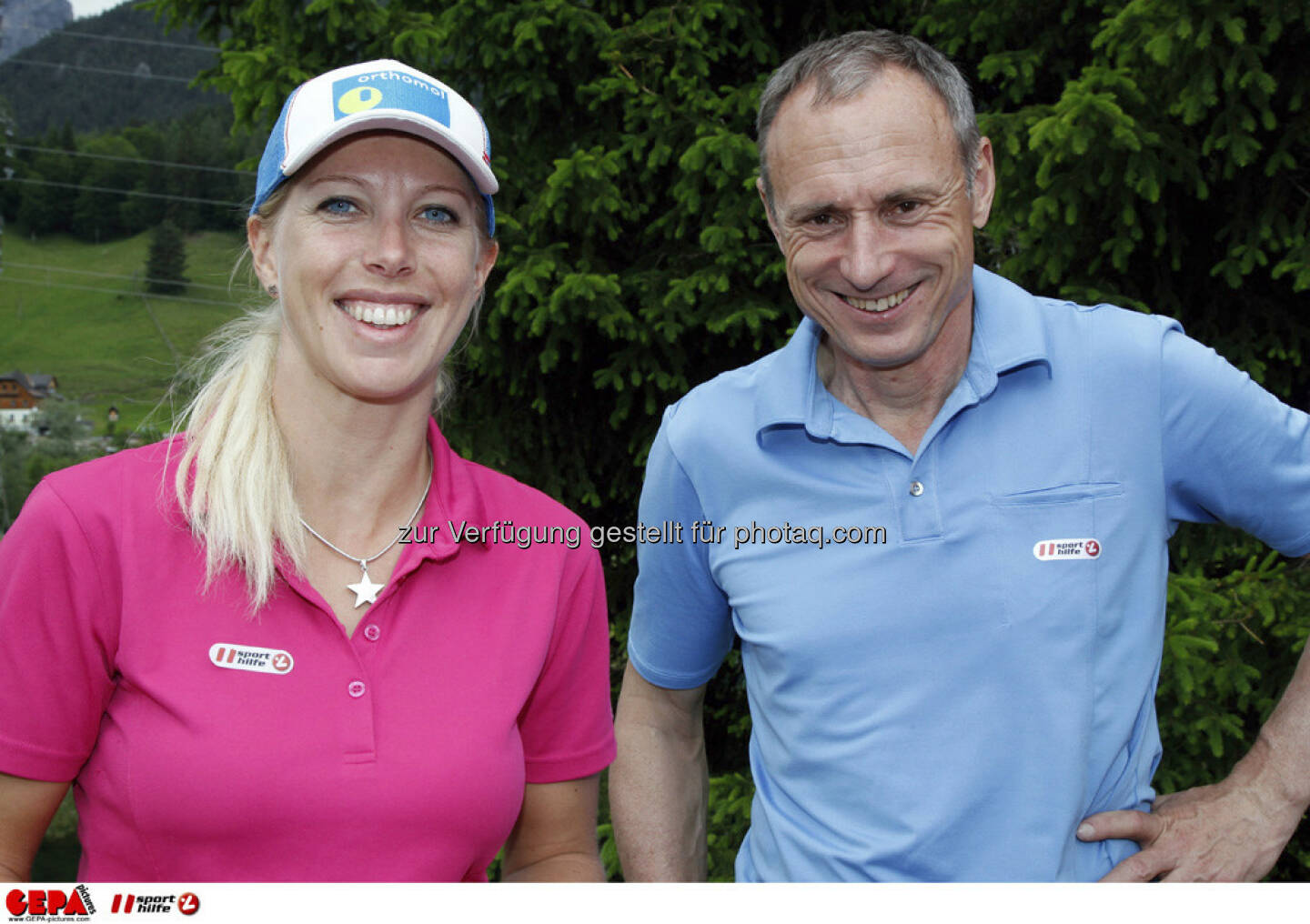 Sporthilfe Golf Trophy, GCC Schladming. Marion Kreiner (AUT) und Geschaeftsfuehrer Anton Schutti (Sporthilfe), Foto: GEPA pictures/ Harald Steiner