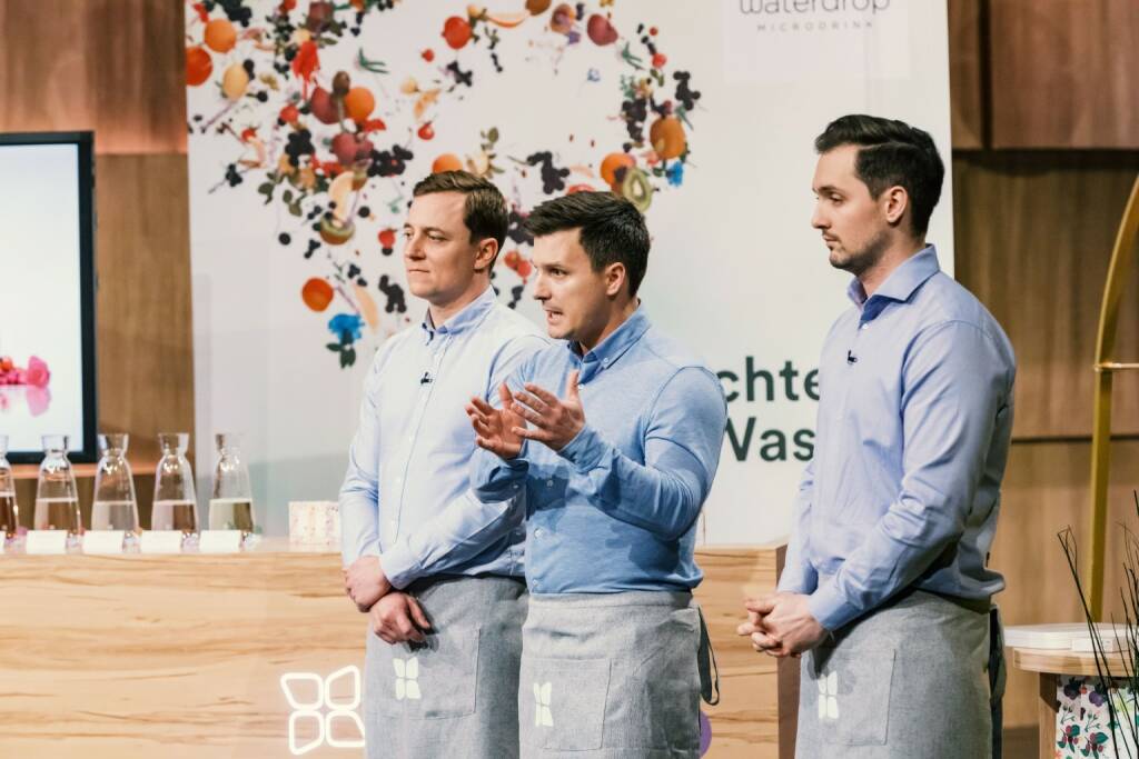 Das österreichische Unternehmen waterdrop überzeugt die Investoren Dagmar Wöhrl und Ralf Dümmel und ergattert ein Millionen-Investment!: Das Gründerteam von waterdrop: Christoph Hermann, Martin Murray und Henry Wieser bei der Fernsehshow Höhle der Löwen, Fotocredit:Höhle der Löwen/VOX MG RTL D / Bernd-Michael Maurer (31.10.2018) 