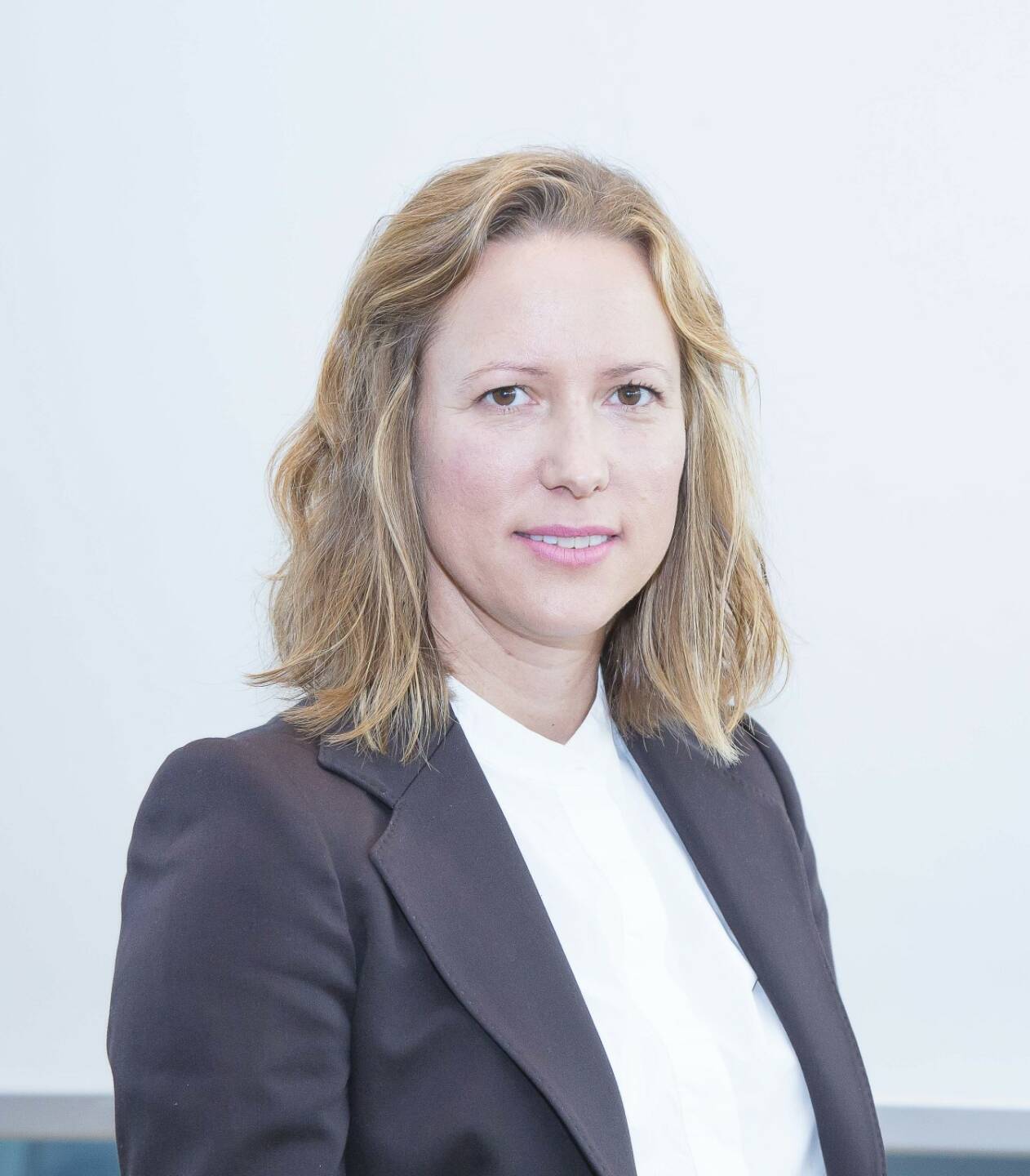 Carmen Keider MA, 39, verstärkt ab November 2018 als Asset Managerin das Team der Immo Solutions GmbH.  Damit vergrößert sich dasTeam rund um die geschäftsführenden Gesellschafter Harald Kopertz und Christian Schön. In ihrer Funktion als Asset Managerin zeichnet Keider vorwiegend für die Weiterentwicklung  von Bestandsimmobilien verantwortlich.