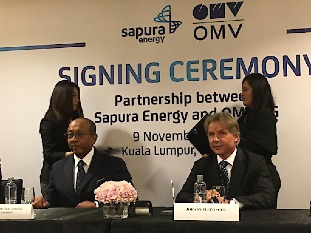 OMV und Sapura Energy Unterzeichnung 9.11.2018, v.l.n.r. 1. Reihe: Tan Sri Dato’ Seri Shahril Shamsuddin, Präsident und Generaldirektor, Sapura Energy; Johann Pleininger, Vorstandsmitglied Upstream und stellvertretender Vorstandsvorsitzender der OMV; Fotocredit:OMV, © Aussendung (12.11.2018) 