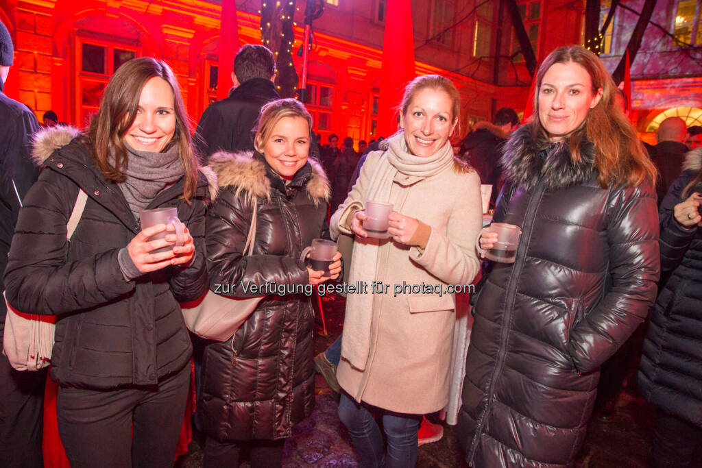 Sandra Hengstermann (links), Elisabeth Wagerer (S Immo, 2. von rechts), © Wiener Börse AG/APA-Fotoservice/Juhasz (23.11.2018) 