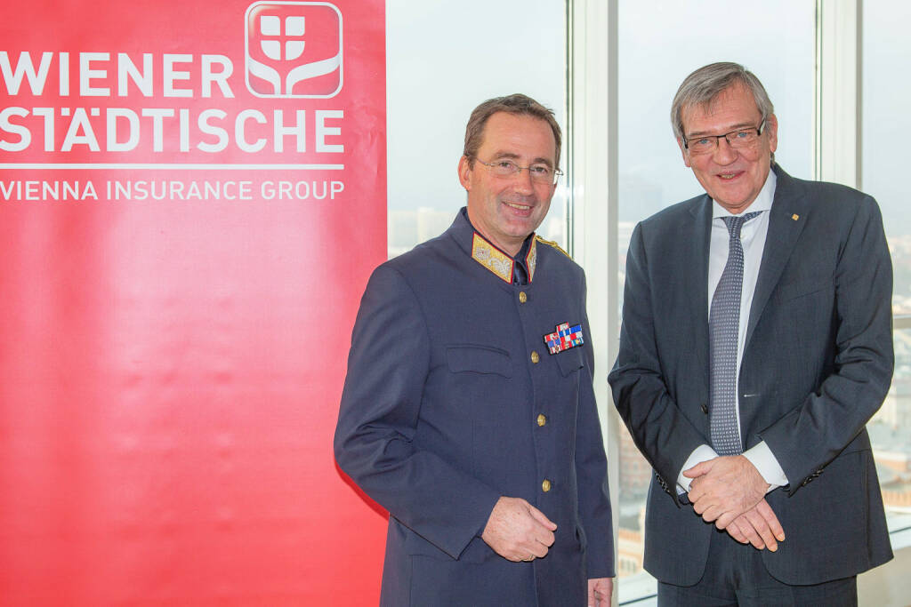 Wiener Städtische kooperiert mit Grätzlpolizisten: Landespolizeipräsident Gerhard Pürstl und Generaldirektor Robert Lasshofer beschließen Zusammenarbeit im Rahmen der Initiative GEMEINSAM.SICHER.Credit: Wiener Städtische, © Aussender (29.11.2018) 