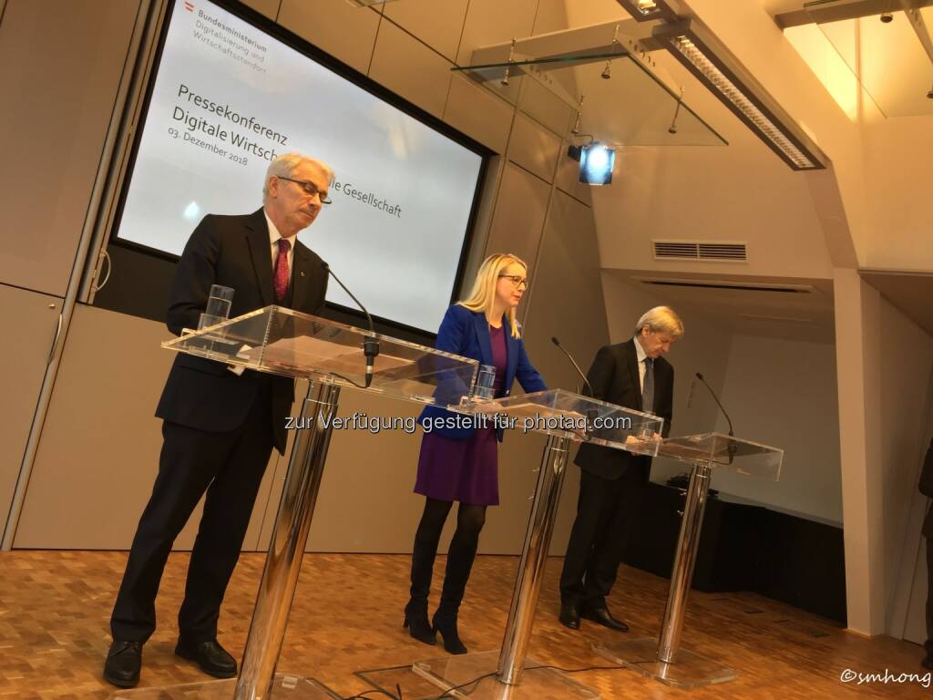 Pressekonferenz Digitalisierung 3.12.18: CEO Pölzl (Post), BM Schramböck, CEO Strobl (RBI) (03.12.2018) 