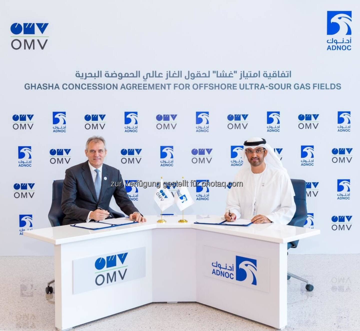 OMV und ADNOC unterzeichneten Upstream Konzessionsabkommen, (von rechts nach links) Seine Exzellenz Dr. Sultan Ahmed Al Jaber, Staatsminister der Vereinigten Arabischen Emirate und CEO der ADNOC Group sowie Dr. Rainer Seele, Vorstandsvorsitzender und Generaldirektor der OMV; Credit: ADNOC