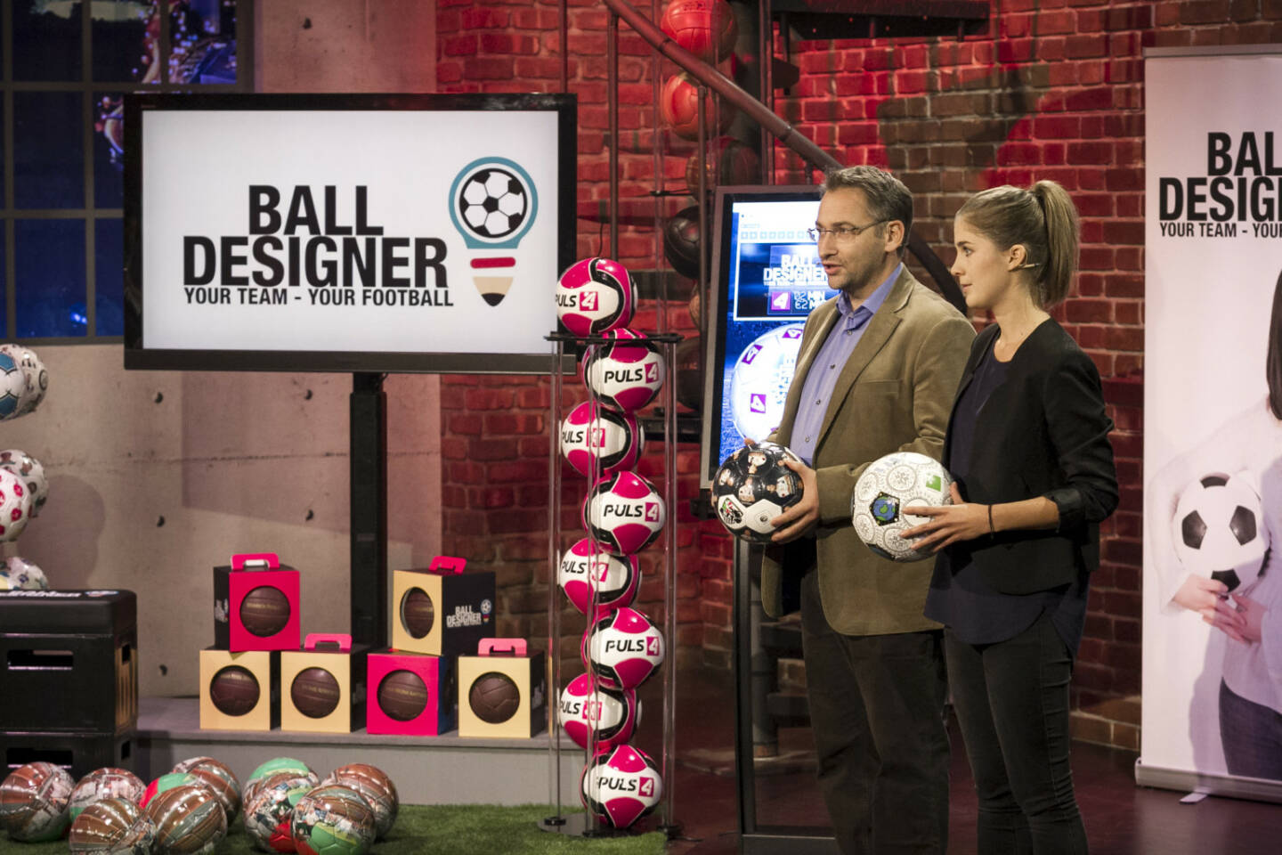 BALLDESIGNER - bekannt aus der Puls4 Start-Up Show 2Min2Mio - sorgt als Finalist für den ISPO BRANDNEW Award 2019 in der Kategorie Digital für österreichische Beteiligung. In Hinblick auf die Fußball Weltmeisterschaft 2026 in den USA konnte erstmals die amerikanische Fahne unter Berücksichtigung der Ballkrümmung nahtlos auf einen Fussball gedruckt werden. Fotocredit:Puls4/Gerry Frank Photography