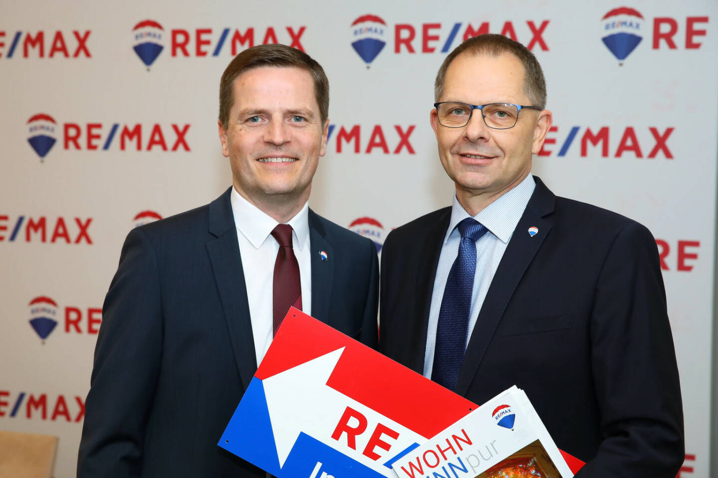 Der RE/MAX-Immobilien-Zukunfts-Index 2019 sagt in Summe für Österreich ein minimal steigendes Immobilienangebot, eine leicht steigende Nachfrage und moderat steigende Preise voraus. Wieder positiv, aber geringer als im Jahr zuvor. Im Bild vlnr: Bernhard Reikersdorfer, MBA (Geschäftsführung RE/MAX Austria) und Mag. Anton Nenning (Managing Director RE/MAX Austria); Fotocredit:RE/MAX/APA-Fotoservice/Schedl