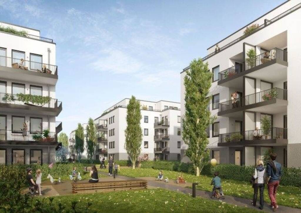 Im Beisein von Schönefelds Bürgermeister Udo Haase und Landrat Stefan Loge legte die Projektentwicklerin Strabag Real Estate (SRE) den Grundstein für fünf Stadtvillen, die im Ortszentrum der brandenburgischen Gemeinde entstehen.  Ende 2018 ließ das mit der Bauausführung beauftragte Generalunternehmen ZÜBLIN die Bagger auf dem rund 11.000 m2 großen Grundstück anrollen. Credit: Strabag Real Estate (31.01.2019) 