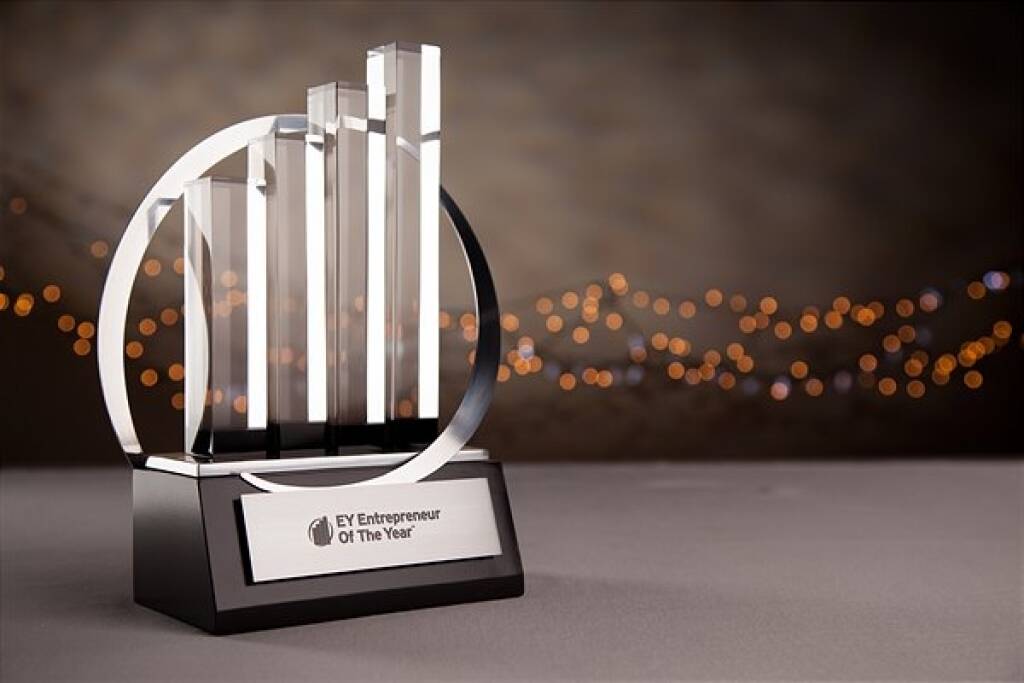 Der Startschuss für den EY Entrepreneur Of The Year ist gefallen: EY zeichnet heuer bereits zum 14. Mal die wichtigsten Unternehmerpersönlichkeiten Österreichs aus. Die Bewerbungsphase für einen der weltweit renommiertesten und mittlerweile in über 60 Ländern vergebenen Unternehmerpreise startet jetzt. Heimische Unternehmerinnen und Unternehmer können sich bis 30. April 2019 in vier Kategorien für die begehrte Auszeichnung bewerben: „Industrie & Hightech“, „Handel & Dienstleistungen“, „Start-ups“ und „Social Entrepreneur“. Credit: EY, © Aussendung (12.02.2019)