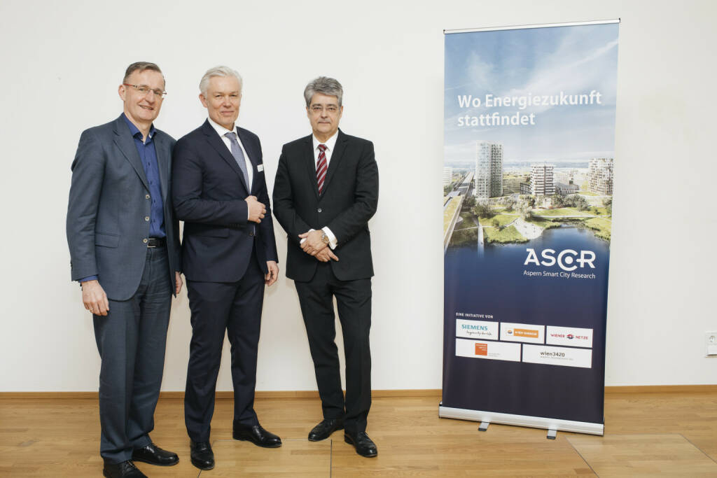 Aspern Smart City Research Gmbh & Co KG (ASCR): Sprechende Häuser in aspern Seestadt, Aspern Smart City Research startet zweite Projektphase: ASCR 2023, im Bild: Siemens Österreich Generaldirektor Wolfgang Hesoun (rechts), Peter Weinelt, Generaldirektor-Stv. der Wiener Stadtwerke, Robert Grüneis, Geschäftsführer der ASCR, Credit: ASCR, © Aussender (13.02.2019) 