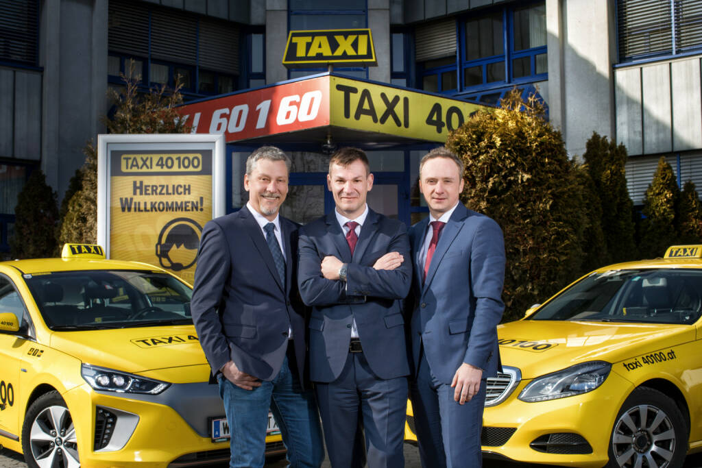 Personelle Umstrukturierungen gibt es in der Vermittlungszentrale von Taxi 40100: Leopold Müllner, der seit 1971 die Geschicke des Unternehmens (damals noch V.Ö.T.) leitete, wechselt von der Geschäftsführung in den Beirat der CC Taxicenter GmbH. Seinen Posten in der Geschäftsführung übernimmt Andreas Hödl. im Bild: v.l.n.r.: Manfred Schmid, Christian Holzhauser, Andreas Hödl, Credit: Taxi 40100/Kernmayer (15.02.2019) 