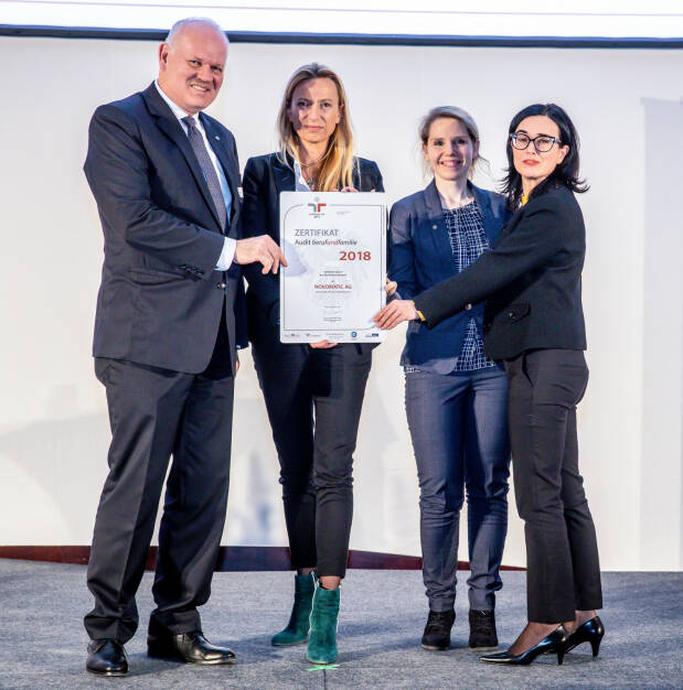 Novomatic für die Vereinbarkeit von Beruf und Familie ausgezeichnet, Personen:Dr. Klaus Niedl (Global HR Director NOVOMATIC), Juliane Bogner-Strauß (Bundesministerin für Frauen, Familien und Jugend), Denise Eisenberger (Head of Learning & Development NOVOMATIC) und Yvonne Neuwirth (Group HR Compliance NOVOMATIC), Credit: Harald Schlossko, © Aussendung (18.02.2019) 