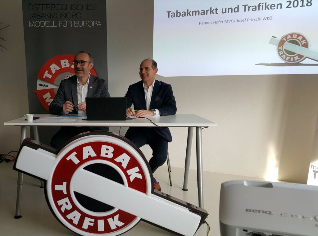 Zufrieden mit der Entwicklung des Tabakmarktes und der Trafiken im Jahr 2018 zeigten sich Mag. Hannes Hofer, Geschäftsführer der Monopolverwaltung GmbH (MVG), und Josef Prirschl, Obmann des Bundesgremiums der Tabaktrafikanten in der Wirtschaftskammer Österreich (WKÖ). In Österreich gibt es mit Stand Jänner 2018 insgesamt 5.457 Trafiken; davon werden 2.386 als Tabakfachgeschäfte und 3.071 als Tabakverkaufsstellen geführt. Fotocredit:MVG, © Aussender (21.02.2019) 