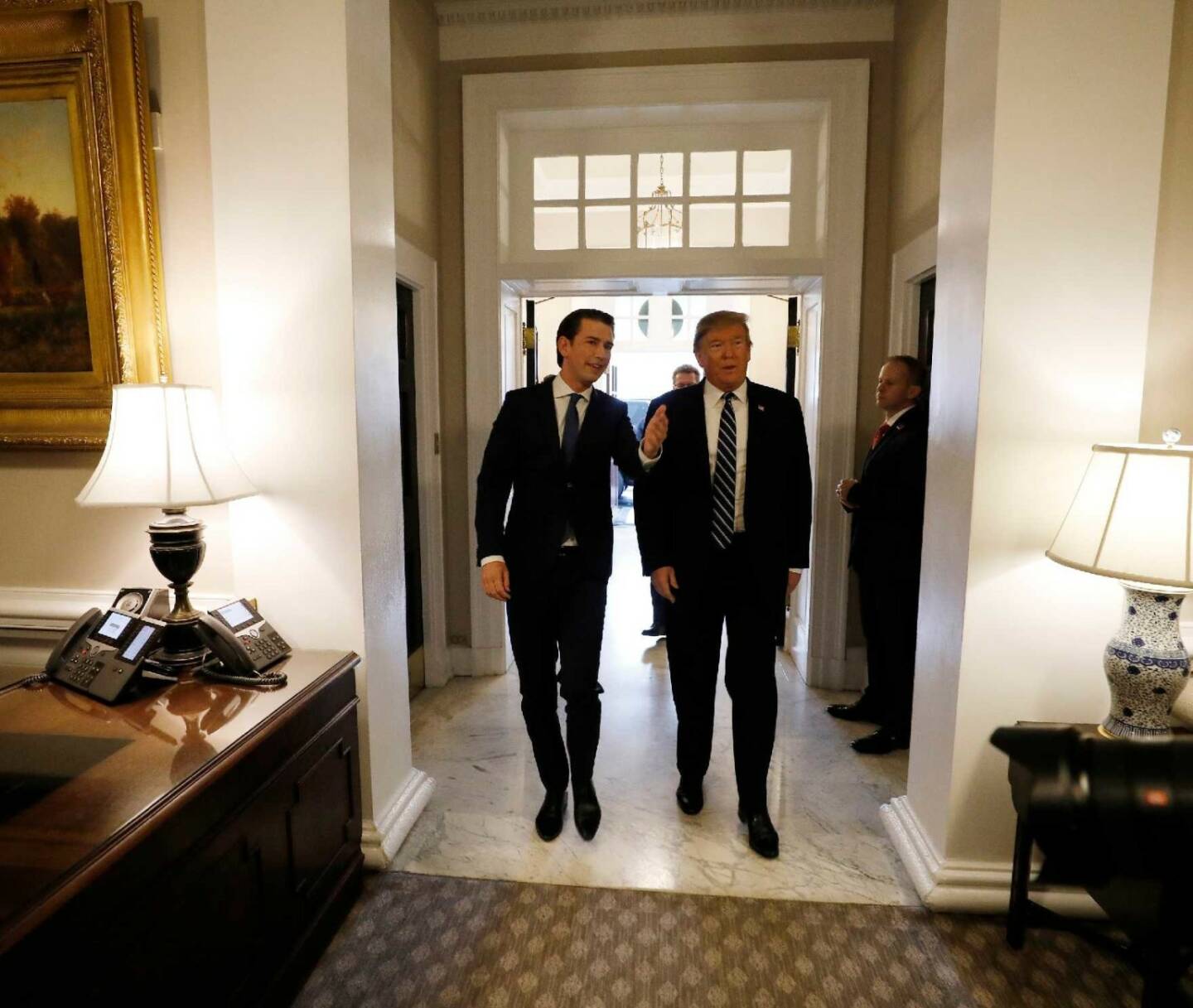 Am 20. Februar 2019 traf Bundeskanzler Sebastian Kurz (l.) im Rahmen seiner Washington Reise den Amerikanischen Präsident Donald Trump (r.). FotografIn: Dragan Tatic, Quelle: BKA