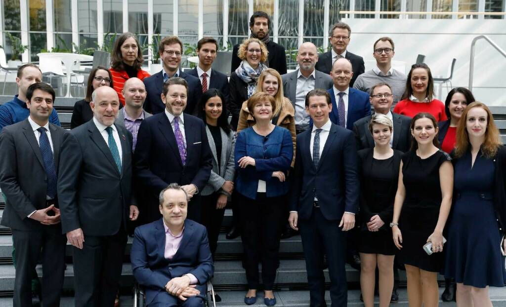 Am 21. Februar 2019 traf Bundeskanzler Sebastian Kurz im Rahmen seiner Washington Reise die intremistische Präsidentin der Weltbank, Kristalina Georgieva. Im Bold Österreichern die in der Weltbank tätig sind. FotografIn: Dragan Tatic Quelle: BKA (21.02.2019) 