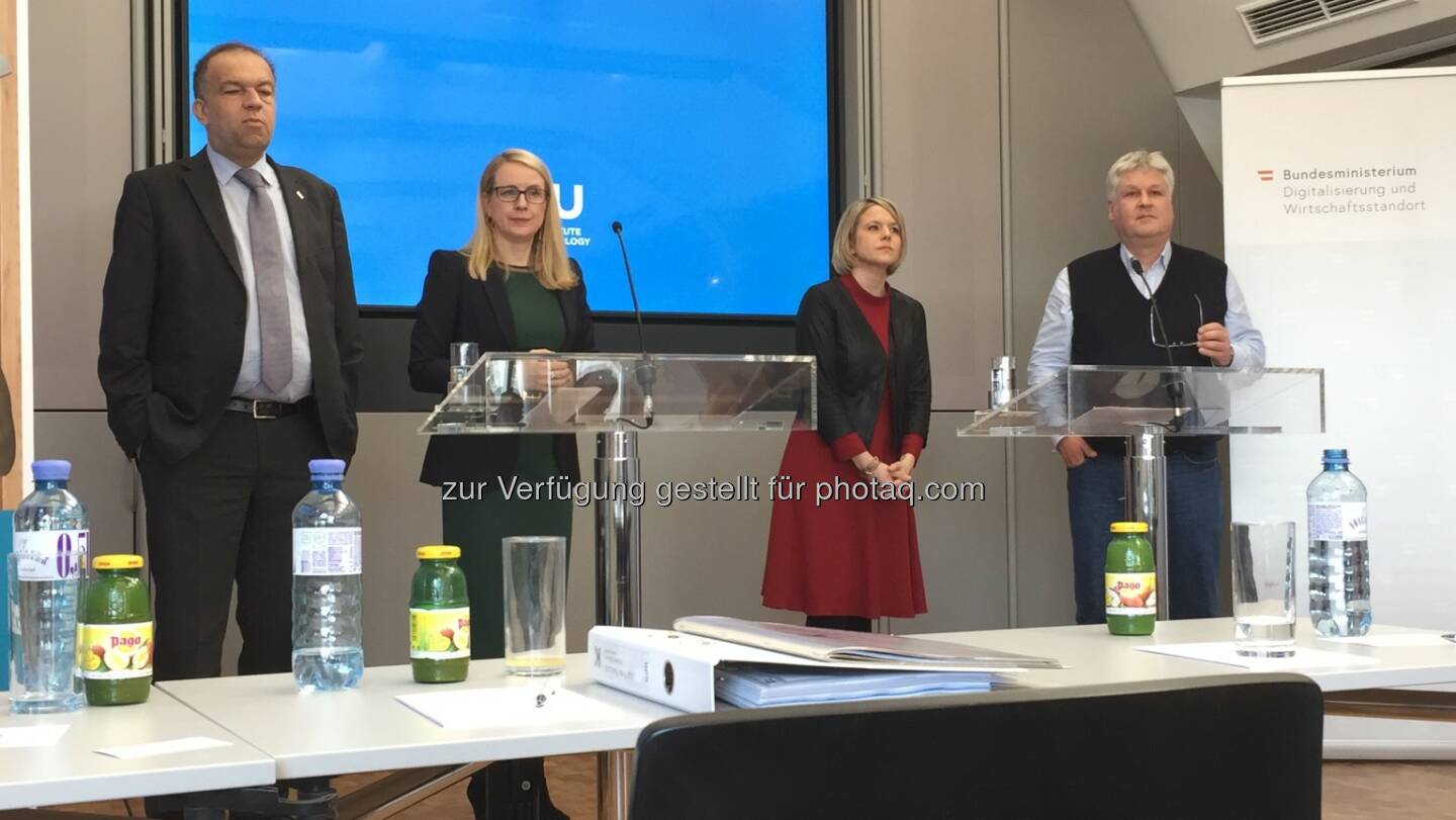 Meinhard Lukas, Margarete Schramböck, Martina Mara, Sepp Hochreiter im BM f. Digitalisierung und Wirtschaftsstandort 5.3.19