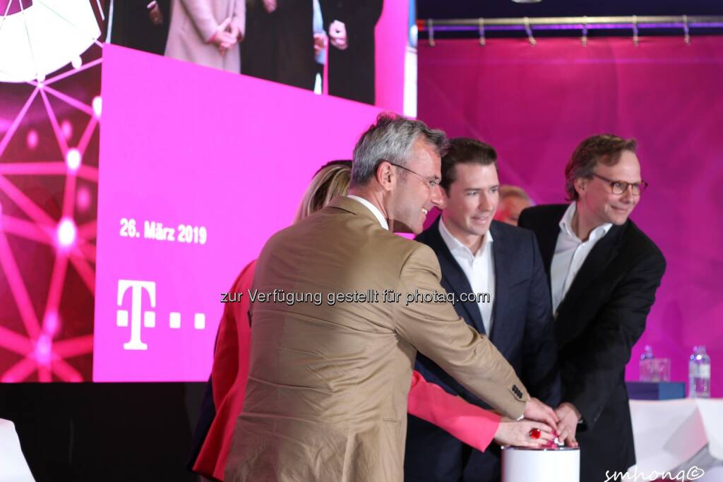 Hofer, Schramböck, Kurz und Bierwirth schalten das erste 5G-Netz Europas am 5.3.19 ein. (26.03.2019)