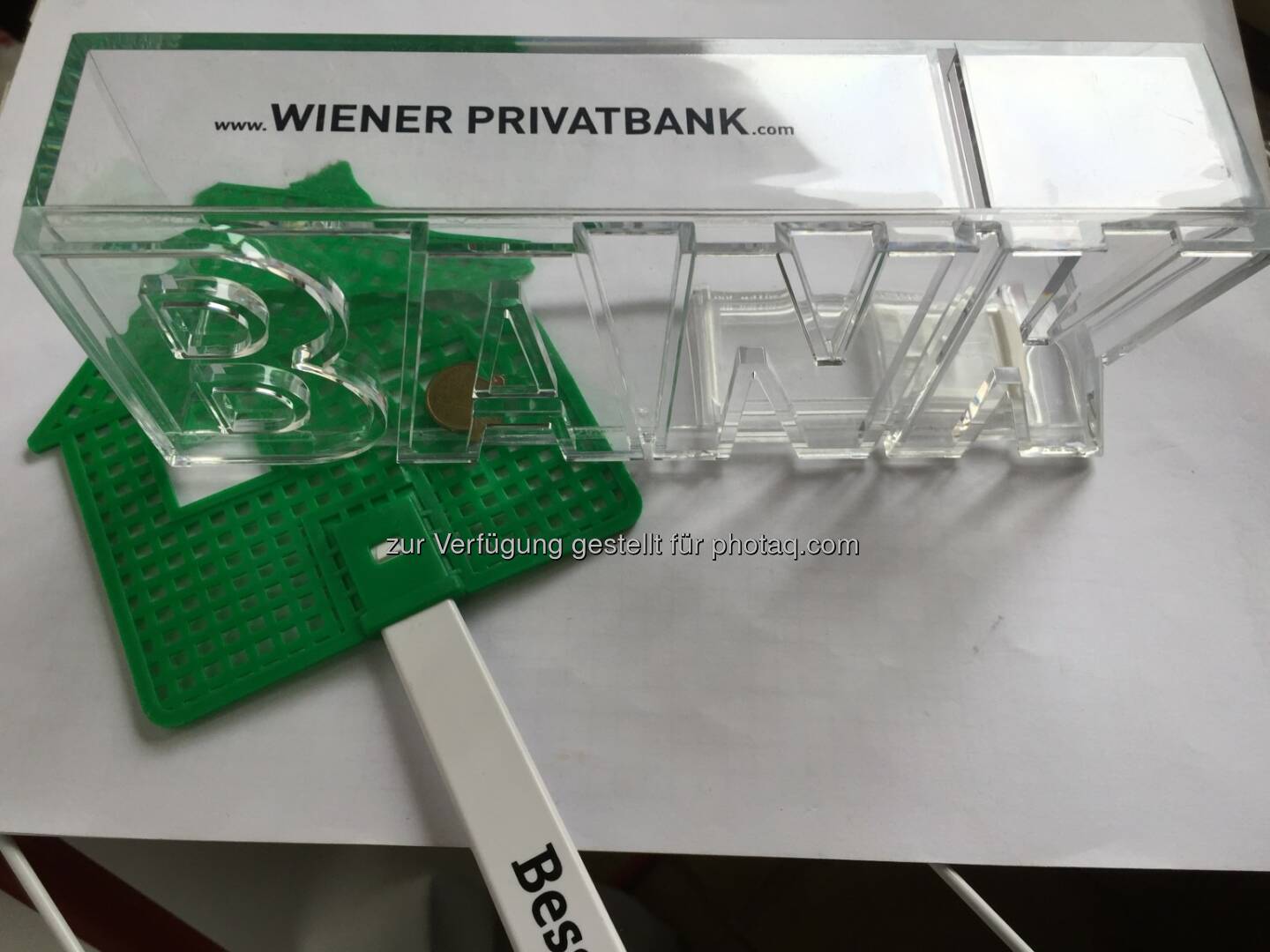 Geschenke von der Wiener Privatbank am 16.3.19, Wiener Immobilien-Messe: Fliegenpracker, Sparbox, Cash