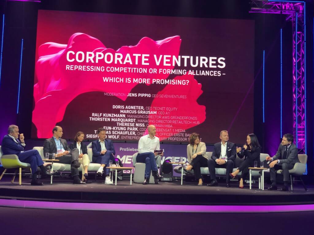 4GameChangers-Festival 2019: Panel Corporate Ventures mit Siegfried Wolf (Entrepreneur), Ralf Kunzmann (aws), Therese Niss (Miba), Thorsten Marquardt (Retailtech Hub), Jens Pippig (SevenVentures), Doris Agneter (tecnet), Markus Grausam (A1 Telekom Austria), Eun Ky Park (ProsiebenSat1), Thomas Schaufler (Erste Bank) (09.04.2019) 