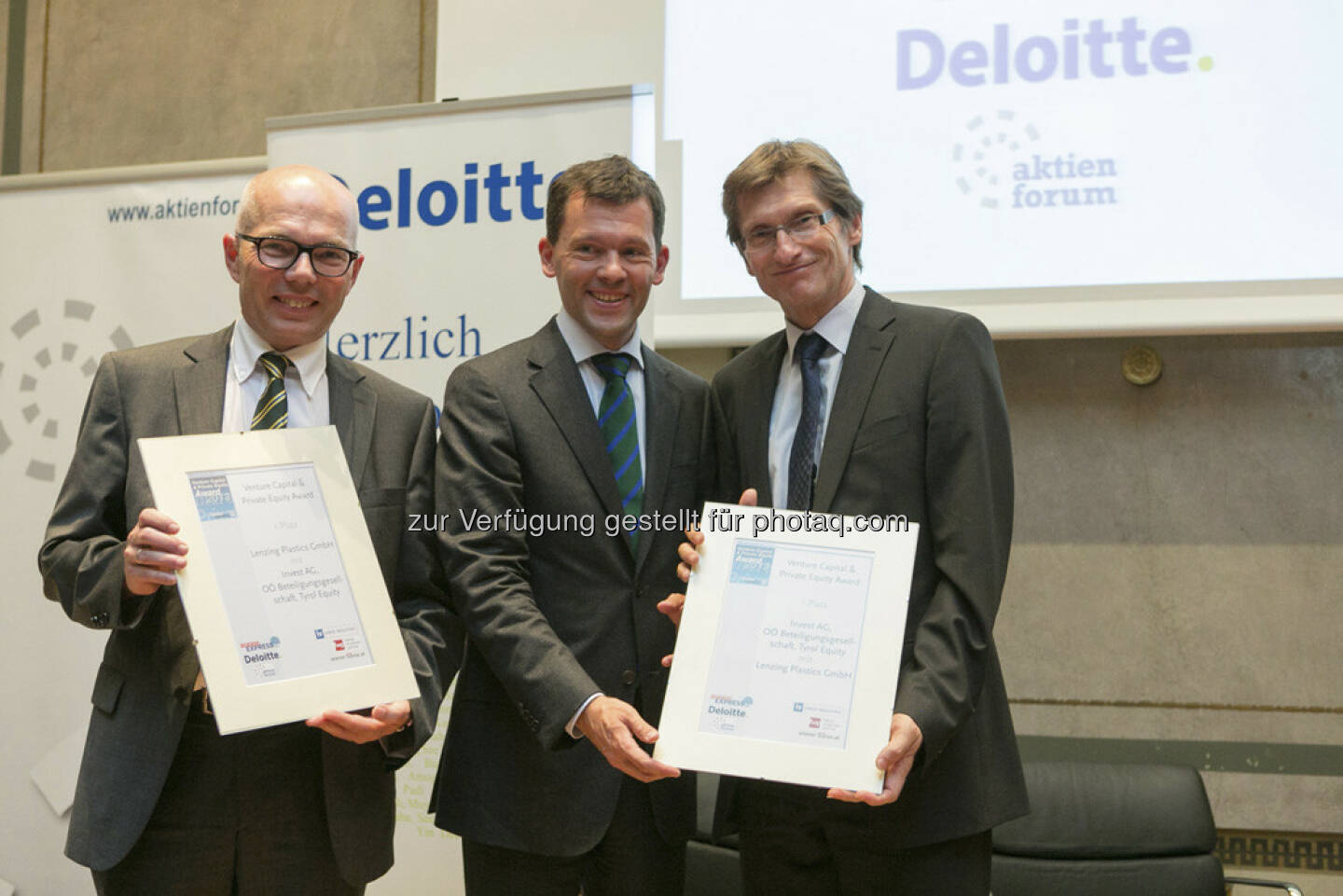 Platz 1 für Lenzing Plastics GmbH mit Invest AG: Andreas Szigmund (Invest AG), Florian Kranebitter (fwp), Johann Huber (GF Lenzing Plastics) v.li.