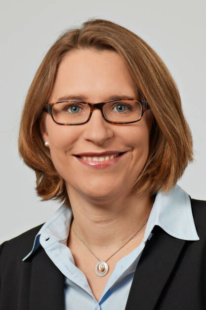 Neue Generalsekretärin der International Federation of Robotics (IFR) ist Susanne Bieller. Die 41-Jährige übernimmt das Amt am 1. Mai 2019 von Gudrun Litzenberger, die in den Ruhestand geht. Die Leitung des IFR Statistical Departments übergibt Litzenberger zeitgleich an Christopher Müller. Credit: IFR (30.04.2019) 