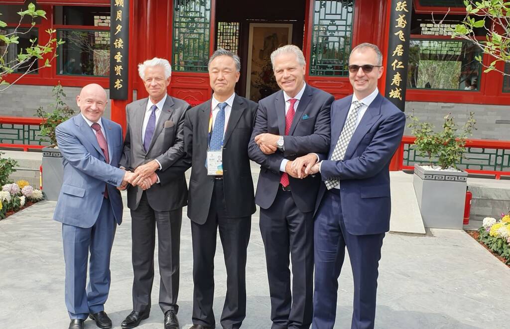 Die Wirtschaftskammer Wien tritt bei der diesjährigen chamber 6-Konferenz in Peking der weltweiten Vereinigung von Wirtschafts-Interessenvertretungen bei – Wien ist damit neben Peking, Berlin, London, Paris, Moskau und Sao Paulo das nunmehr siebte Mitglied und erhebt die Gruppe somit zum chamber 7. im Bild: WKW Vizepräsident Anton Ofner (2.v.r.) mit Vladimir Platonov (Moskau), Didier Kling (Paris), Zhang Yongming (Peking) und Tobias Weber (Berlin) (v.l.). Fotocredit: WKW / Vanicek, © Aussender (06.05.2019) 