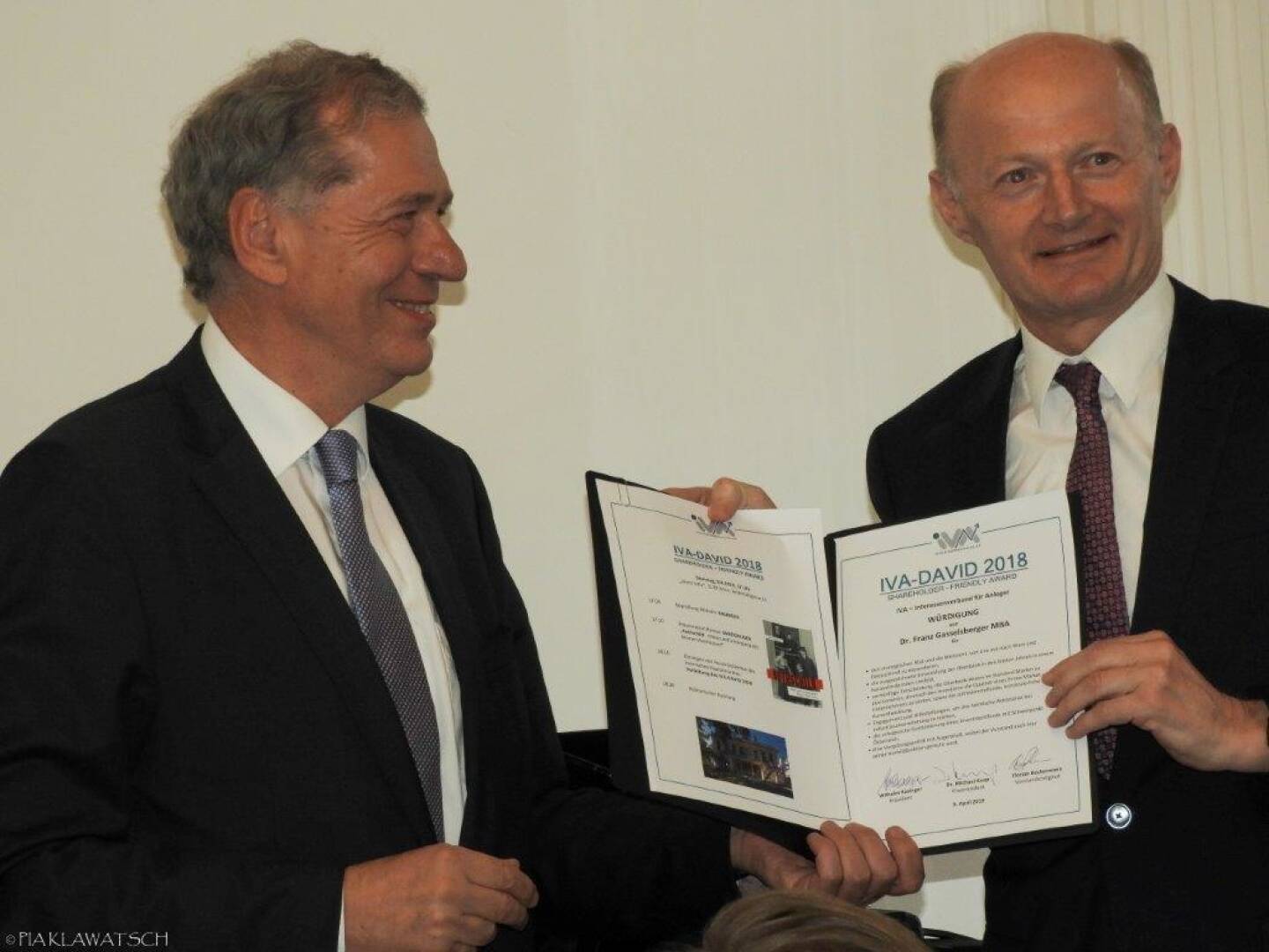 IVA David für Oberbank-CEO Franz Gasselsberger (im Bild mit IVA-Chef Wilhelm Rasinger), Credit: IVA
