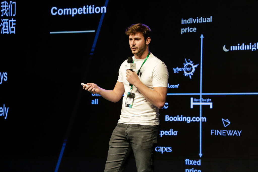 Von 27. bis 29. Mai 2019 fand die 8. Ausgabe der CHTA Future Travellers Conference in Shanghai statt. Mit dabei: der österreichische Wunschpreis-Reisemarktplatz Midnightdeal. im Bild: Founder/CEO Midnightdeal Lukas Zirker bei der Präsentation des Startups, Credit: Midnightdeal (05.06.2019) 