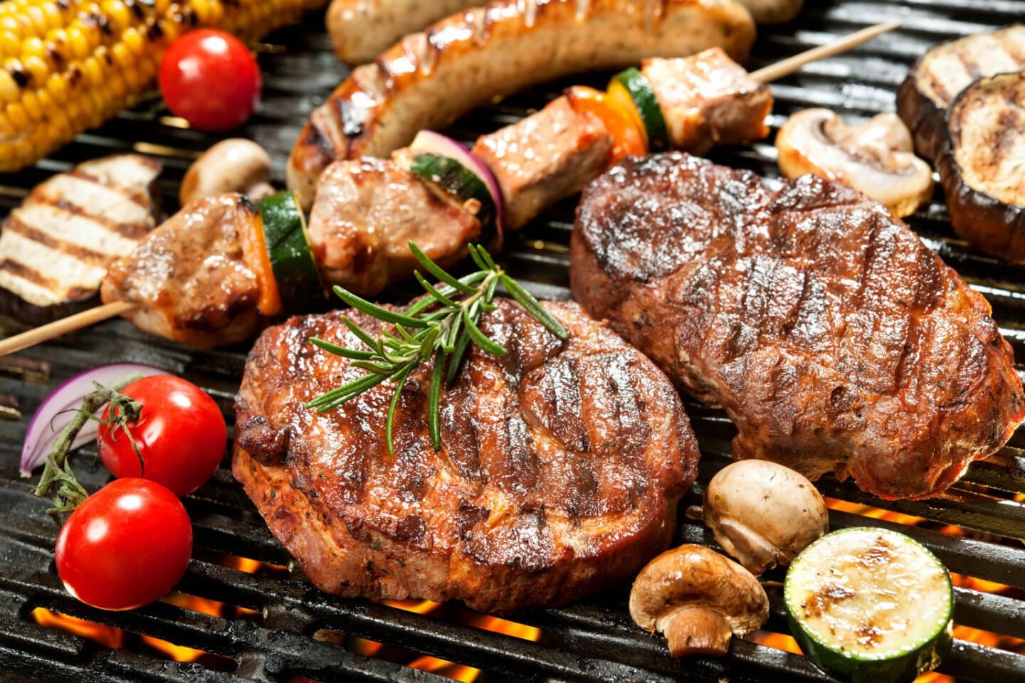 Grillen, BBQ, Spieß, Kotelett - https://de.depositphotos.com/73049901/stock-photo-grill.html