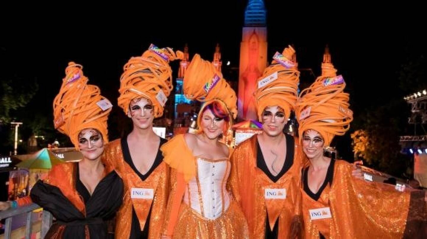 Beim diesjährigen Life Ball begeisterte die ING mit glitzernden Kostümen und auch die ING-Tribüne wechselte ihr Outfit. Credit: © Harald Klemm