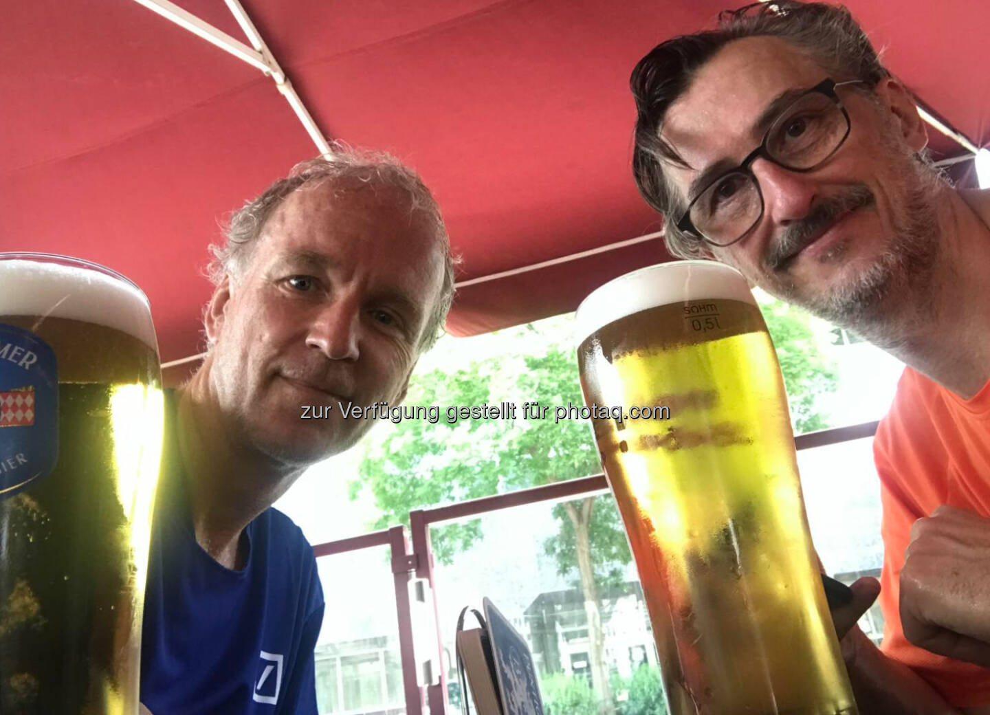 Botendienst Runplugged Laufstark gönnt sich ein Bier